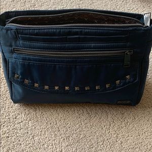 Lug pacer in navy